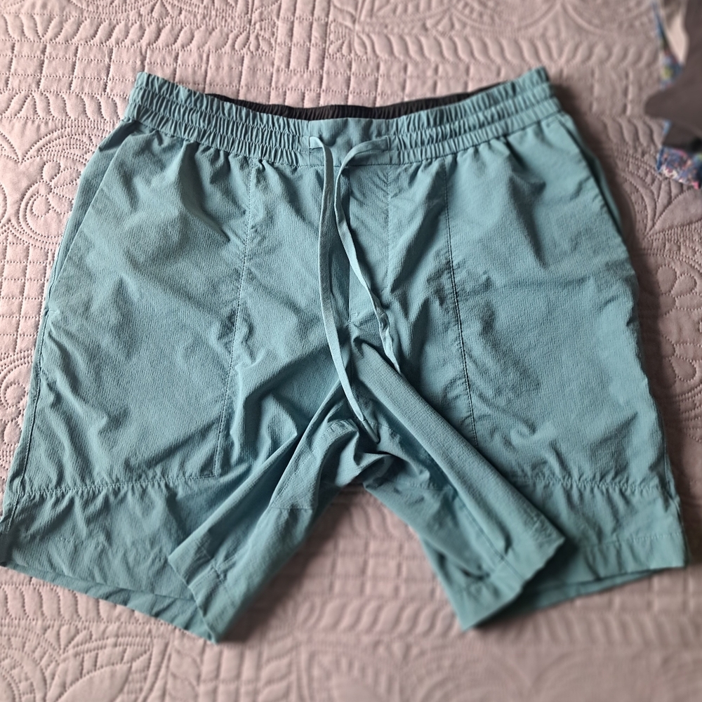 LULULEMON LG CRES TEAL 7"  Blue bowling shorts